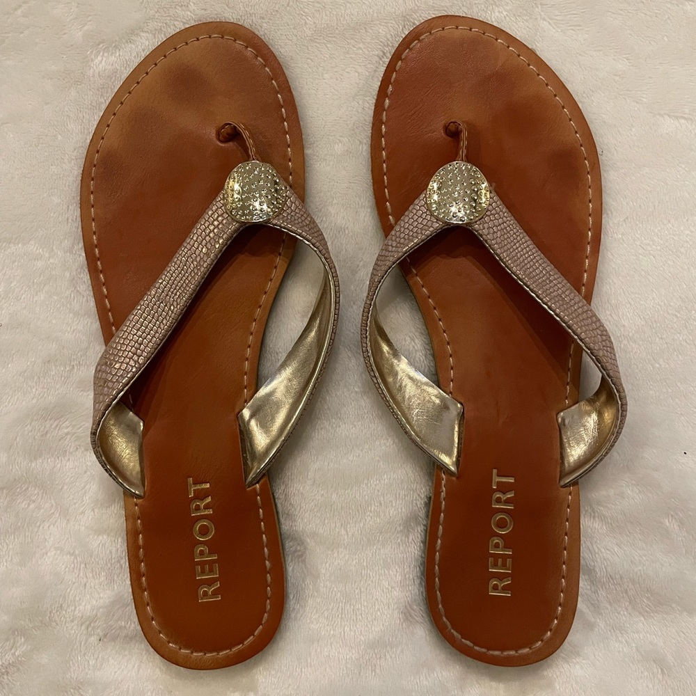 Report women’s flip flop size 9